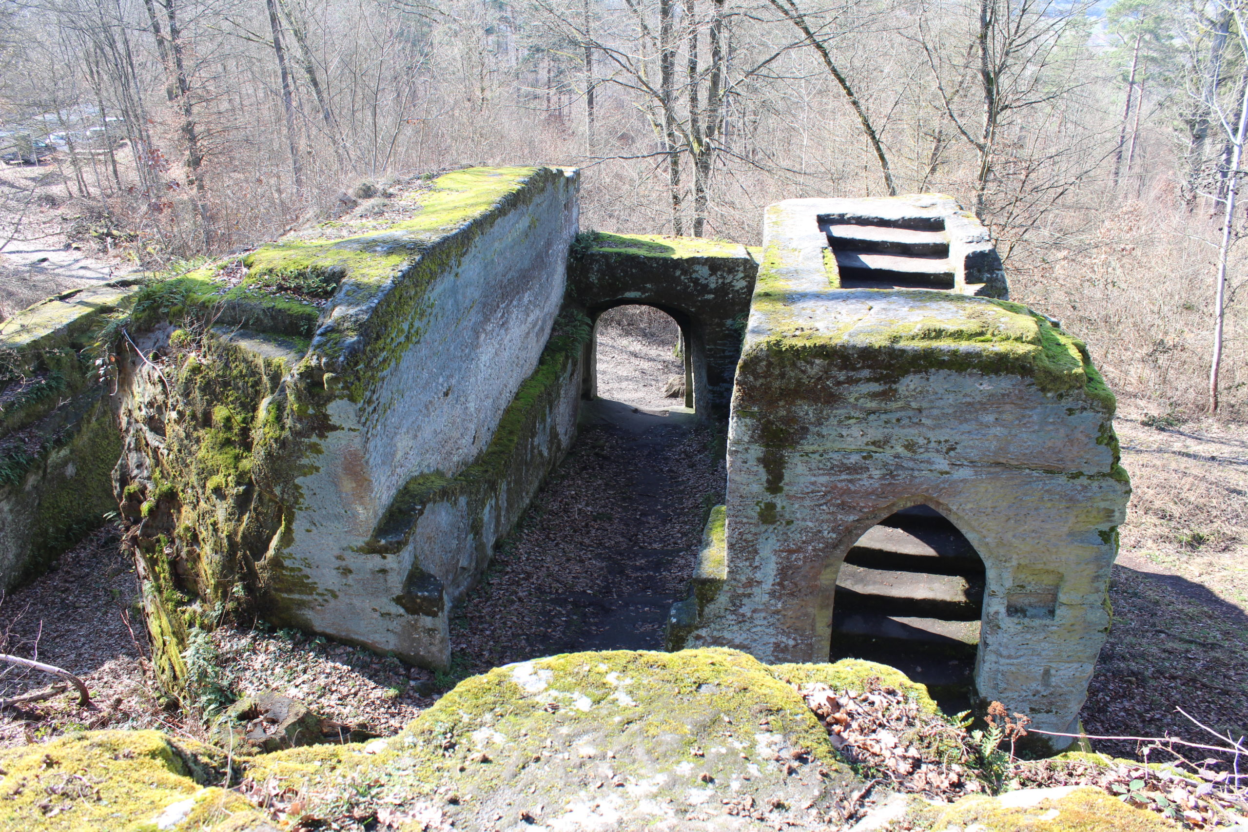 Mittelalterliche Felsenburg - Burgruine Rotenhan - Kinderorte Franken